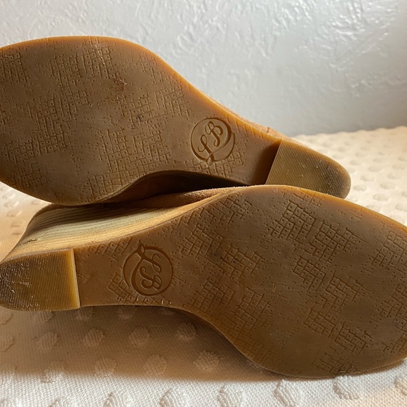 LUCKY BRAND Women's Suede Lace-Up Heeled Booties - Picture 4 of 16